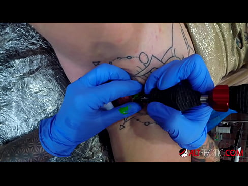 ❤️ Ekstremt tatoveret hottie Sully Savage fik en tatovering på sin klitoris ❤ Fucking at da.xxxpornimages.ru ❌️❤